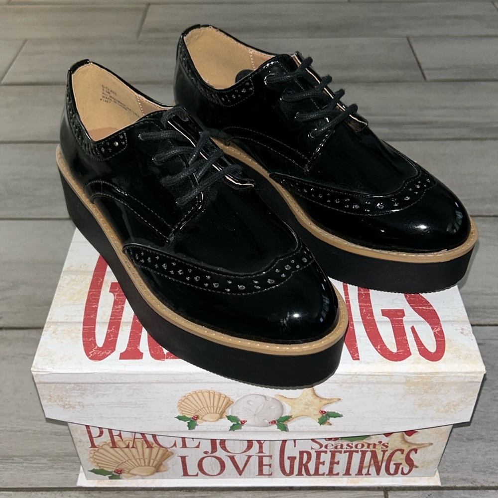 Madden Girl Wingtip Platform Shoes Sz 5.5